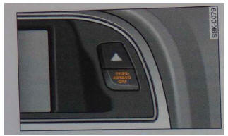 Rys. 194 Wnętrze samochodu: lampka ostrzegawcza wyłączonej poduszki bezpieczeństwa pasażera
