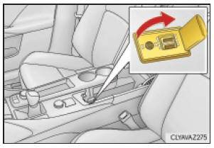 Podłączanie urządzeń zewnętrznych do gniazda USB/AUX